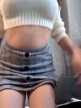 Snapshot of leyla_babe chatting on 06-08-26, 01:11 leyla babe online show from 06-08-26, 01:11