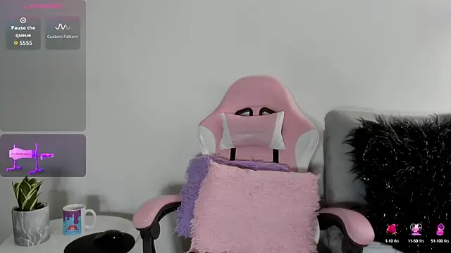 Layla Sia online show from 09-24-25, 04:35