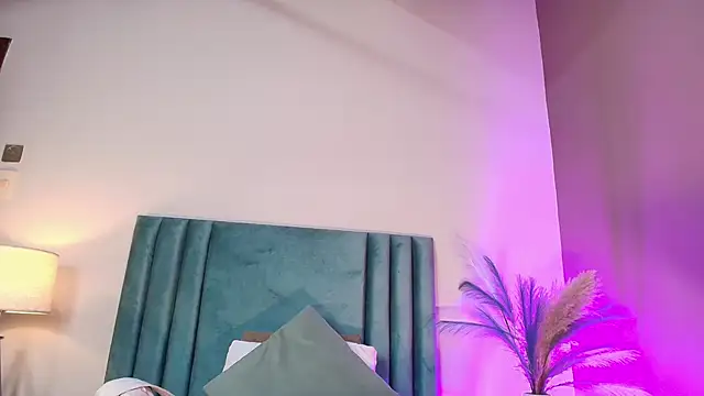 NoraDasilva online show from 10-25-25, 12:54