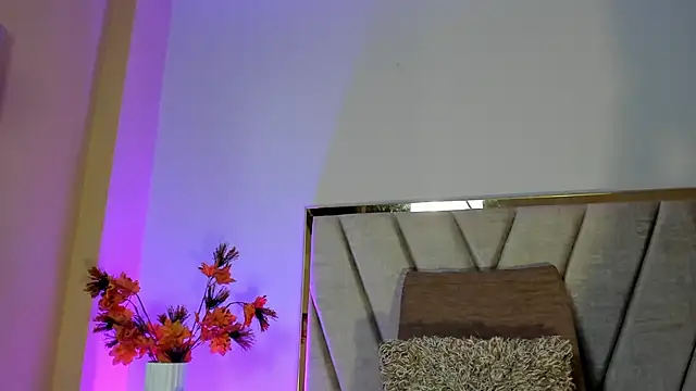 NoraDasilva online show from 11-24-25, 01:00