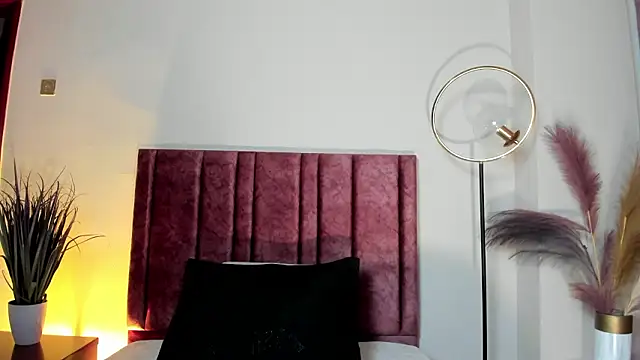 NoraDasilva online show from 03-08-26, 02:20