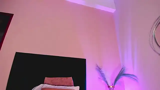 NoraDasilva online show from 11-05-25, 12:47