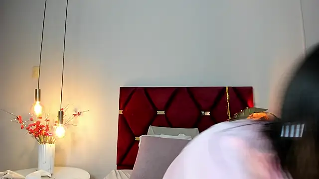 NoraDasilva online show from 04-12-26, 02:31