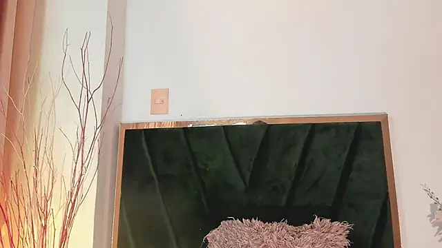 NoraDasilva online show from 11-11-25, 01:00