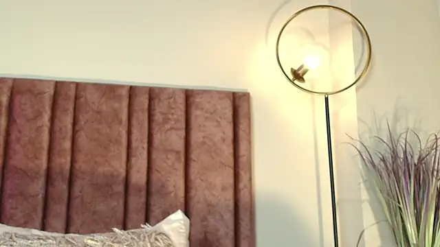 NoraDasilva online show from 11-15-25, 04:55