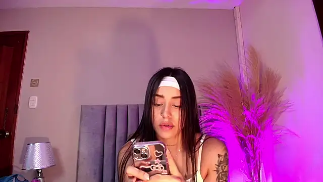 NoraDasilva online show from 11-11-25, 11:20