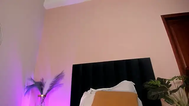 NoraDasilva online show from 12-20-25, 12:46