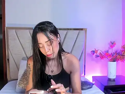 NoraDasilva online show from 02-11-26, 11:48