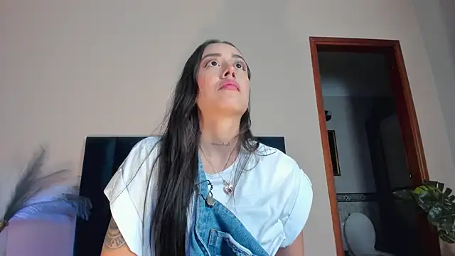 NoraDasilva online show from 10-31-25, 12:29