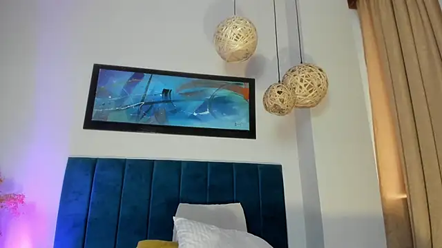 NoraDasilva online show from 11-30-25, 02:07