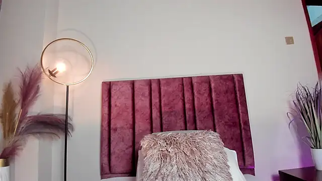 NoraDasilva online show from 02-25-26, 07:03