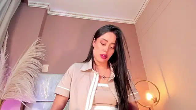 NoraDasilva online show from 11-08-25, 12:36