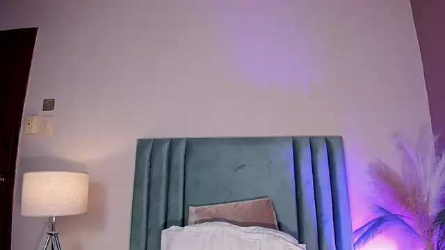 NoraDasilva online show from 04-10-26, 12:39