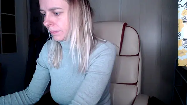 Snapshot of las_sweet chatting on 10-31-25, 08:00 las sweet online show from 10-31-25, 08:00