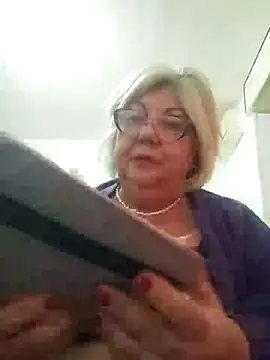 Snapshot of Merilulla chatting on 03-04-25, 05:56 Merilulla online show from 03-04-25, 05:56