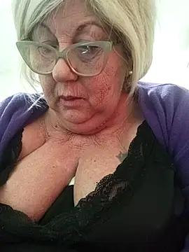 Snapshot of Merilulla chatting on 02-26-25, 02:52 Merilulla online show from 02-26-25, 02:52