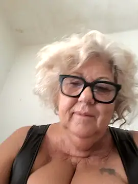 Snapshot of Merilulla chatting on 09-24-25, 08:10 Merilulla online show from 09-24-25, 08:10