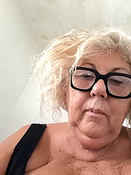 Snapshot of Merilulla chatting on 10-10-25, 01:45 Merilulla online show from 10-10-25, 01:45