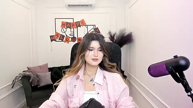 Snapshot of AnneTLi chatting on 10-19-25, 08:44 AnneTLi online show from 10-19-25, 08:44