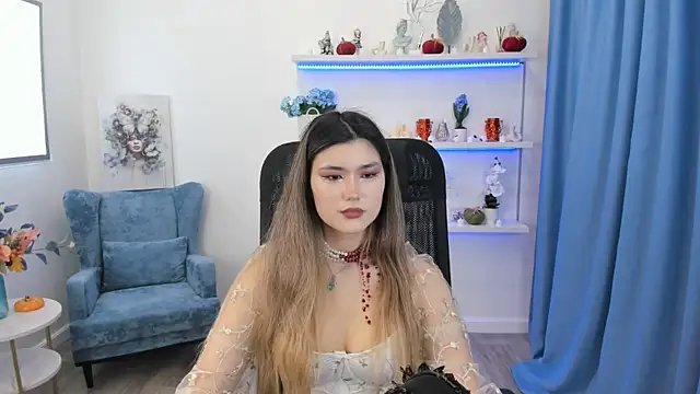 AnneTLi online show from 10-26-25, 03:29