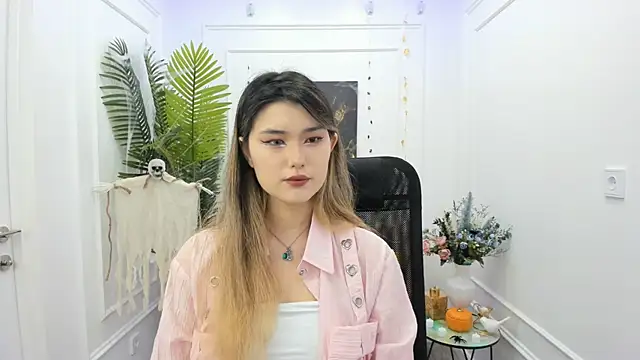 Snapshot of AnneTLi chatting on 10-16-25, 03:15 AnneTLi online show from 10-16-25, 03:15