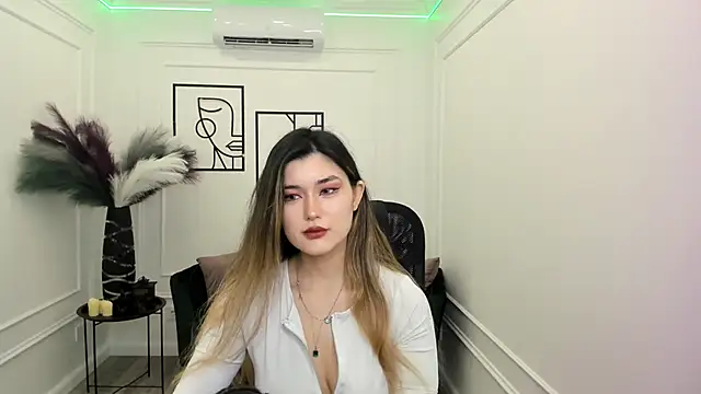 AnneTLi online show from 11-21-25, 03:16