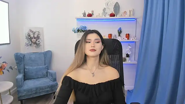 AnneTLi online show from 10-29-25, 03:27