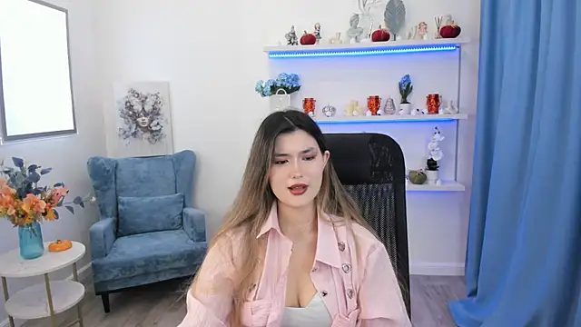 AnneTLi online show from 10-27-25, 03:18