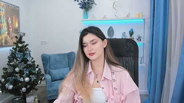 AnneTLi online show from 12-05-25, 03:27