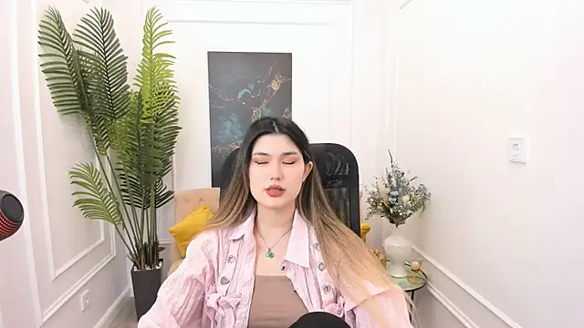 AnneTLi online show from 01-18-26, 03:21