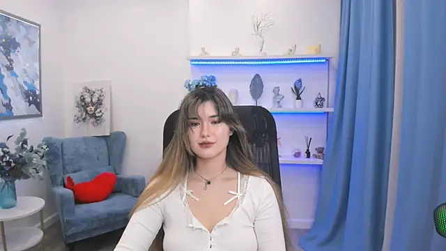 AnneTLi online show from 04-11-26, 07:56