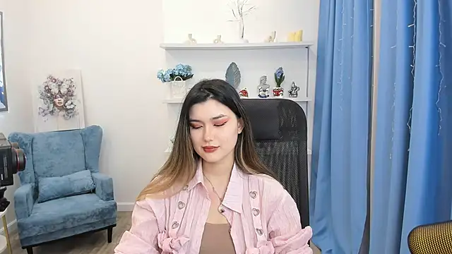 AnneTLi online show from 01-08-26, 03:23