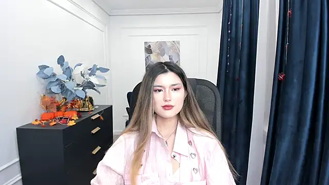 AnneTLi online show from 10-28-25, 03:40