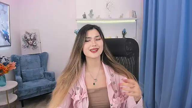 AnneTLi online show from 11-24-25, 07:36