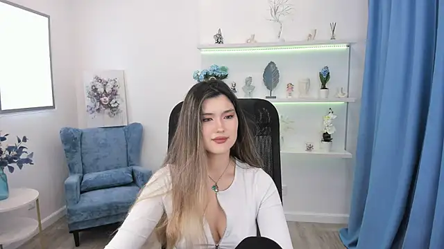 Snapshot of AnneTLi chatting on 10-08-25, 03:30 AnneTLi online show from 10-08-25, 03:30