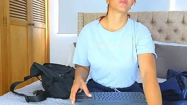 KeryHillson online show from 10-29-25, 01:32