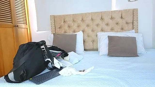 KeryHillson online show from 11-02-25, 01:49