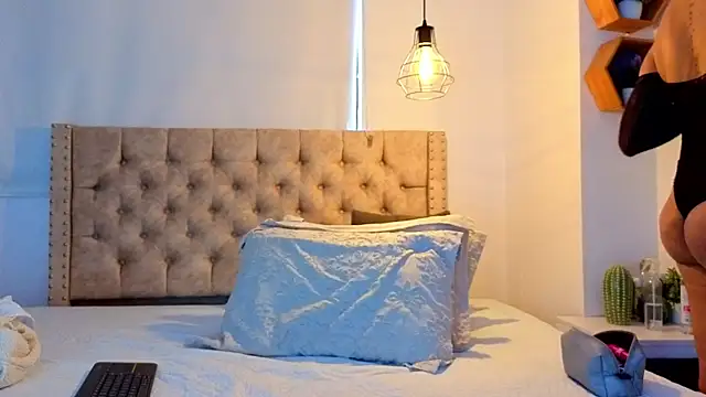 KeryHillson online show from 03-29-26, 01:46