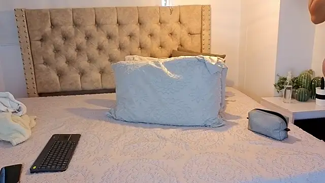 KeryHillson online show from 02-11-26, 12:16