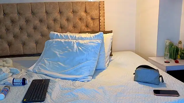 KeryHillson online show from 01-11-26, 01:51