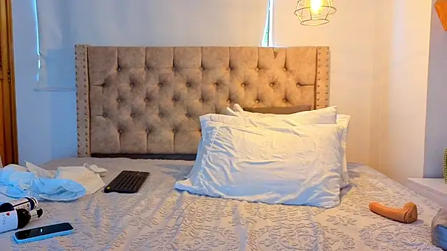 KeryHillson online show from 03-30-26, 01:01