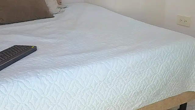 KeryHillson online show from 11-07-25, 01:26