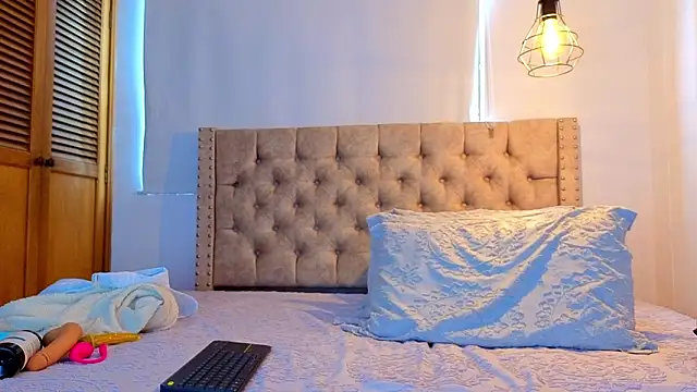 KeryHillson online show from 03-18-26, 01:46