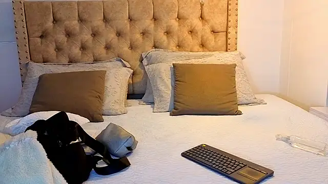 KeryHillson online show from 12-22-25, 12:05