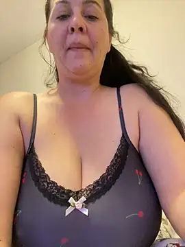 Snapshot of newgirl19 chatting on 02-06-25, 11:26 newgirl19 online show from 02-06-25, 11:26