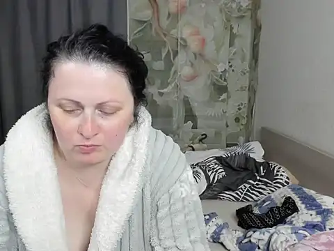 Snapshot of Lillian2 chatting on 05-21-26, 08:06 Lillian2 online show from 05-21-26, 08:06
