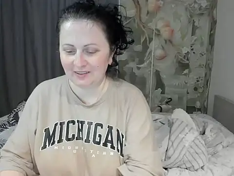 Snapshot of Lillian2 chatting on 06-02-26, 04:07 Lillian2 online show from 06-02-26, 04:07