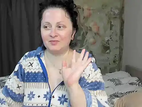 Snapshot of Lillian2 chatting on 05-16-26, 05:28 Lillian2 online show from 05-16-26, 05:28