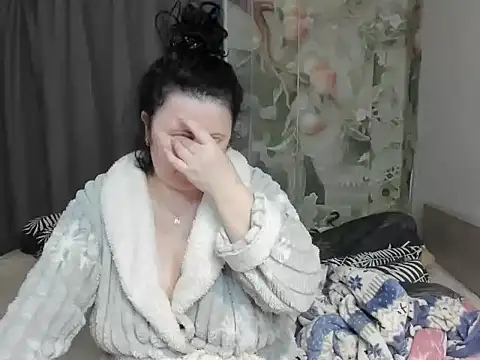 Snapshot of Lillian2 chatting on 05-17-26, 01:44 Lillian2 online show from 05-17-26, 01:44