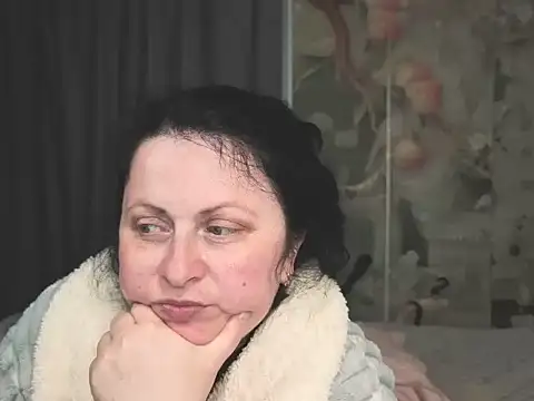 Snapshot of Lillian2 chatting on 06-14-26, 02:29 Lillian2 online show from 06-14-26, 02:29